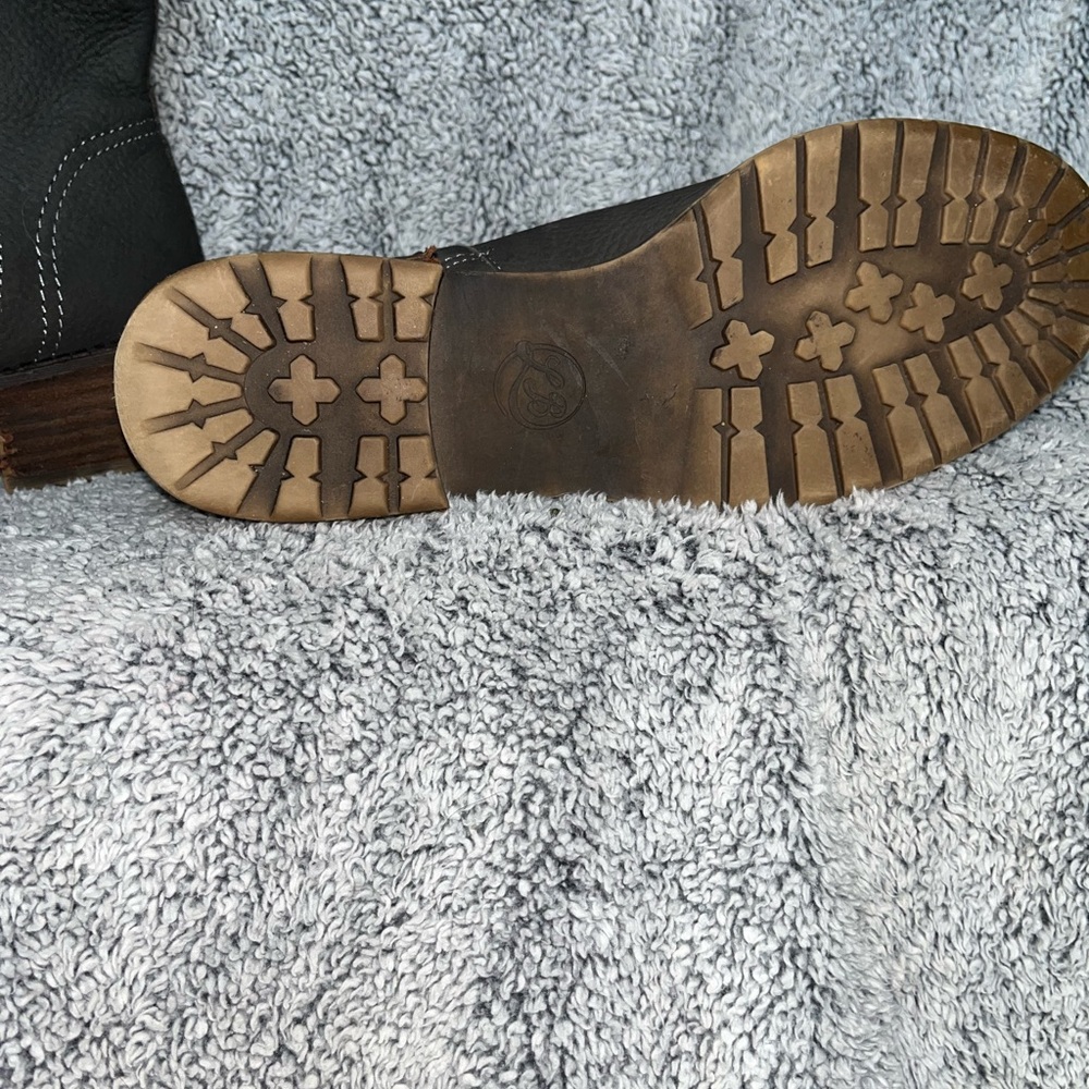 Boots - Picture 5 of 5